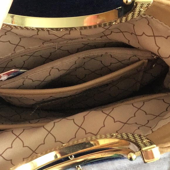 Women’s Kelly & Katie chain cross body handbag 👜 - Picture 7 of 13